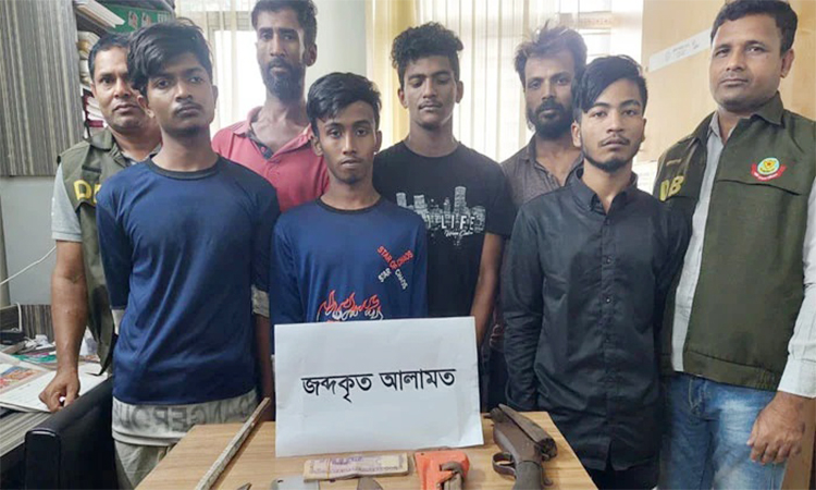 দিনে পেশাজীবী, রাতে তারা ভয়ংকর ডাকাত!